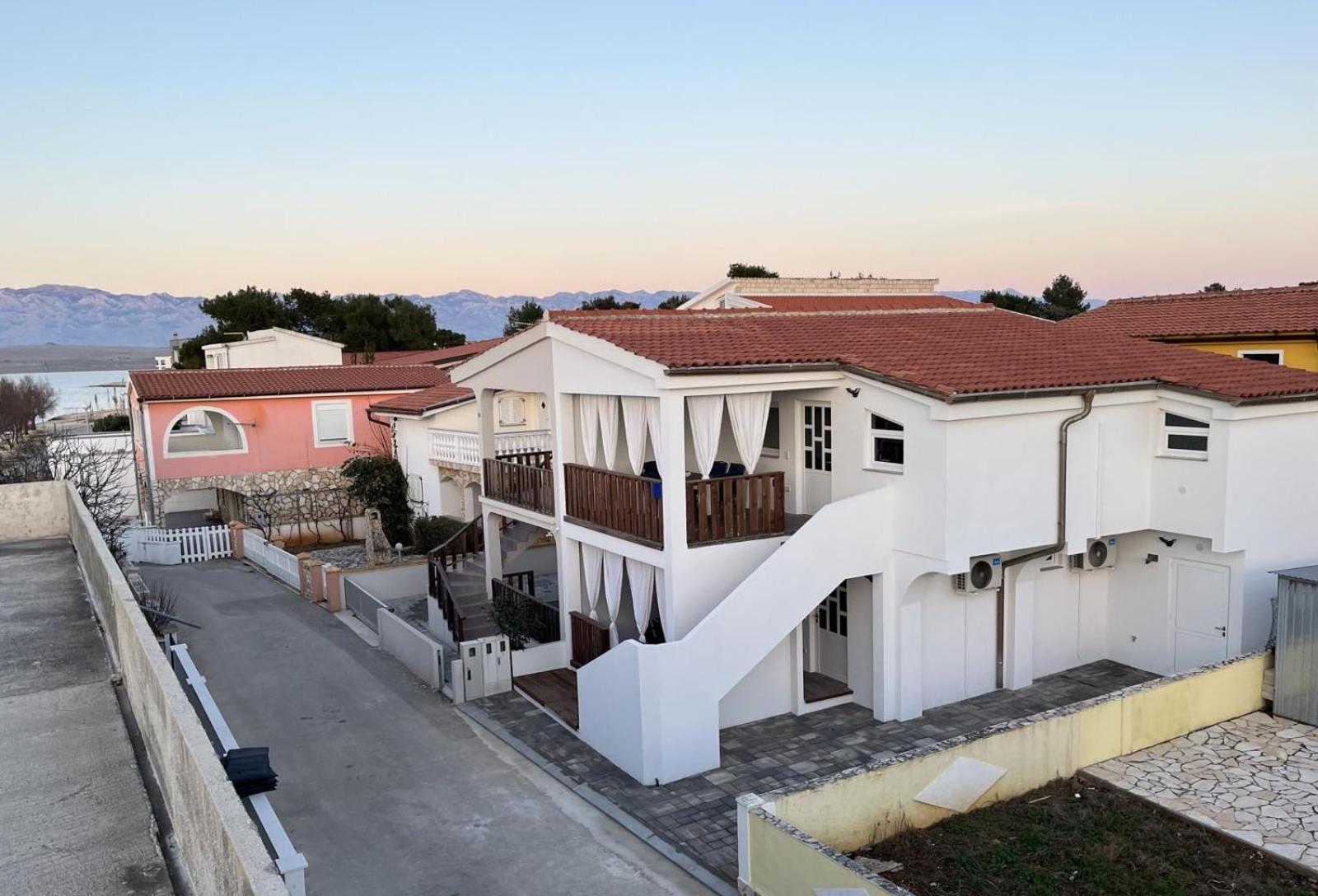 Sinisa Apartman วีร์ ภายนอก รูปภาพ