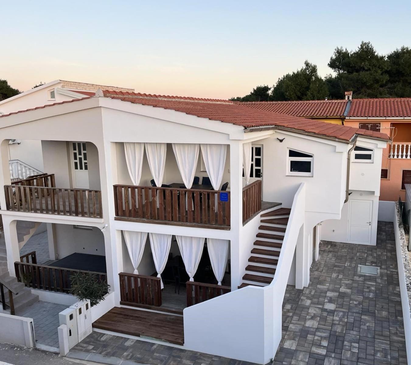 Sinisa Apartman วีร์ ภายนอก รูปภาพ