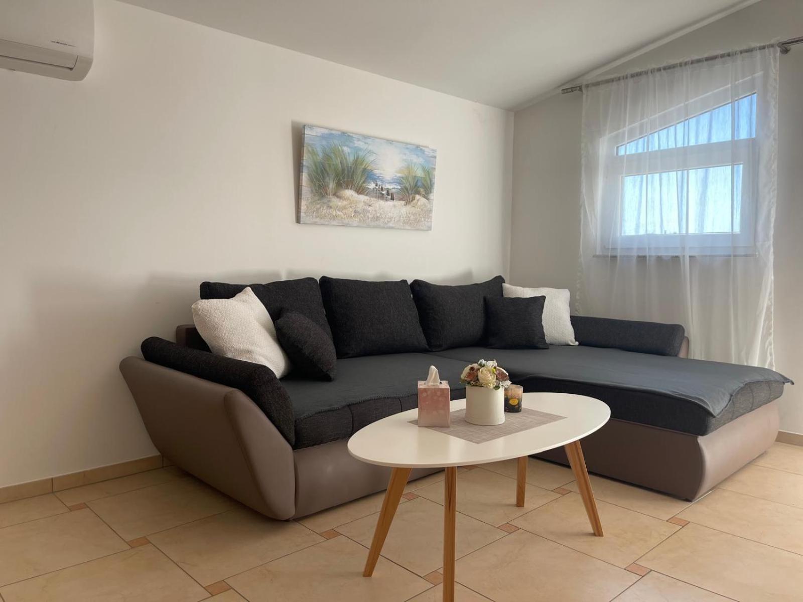 Sinisa Apartman วีร์ ภายนอก รูปภาพ