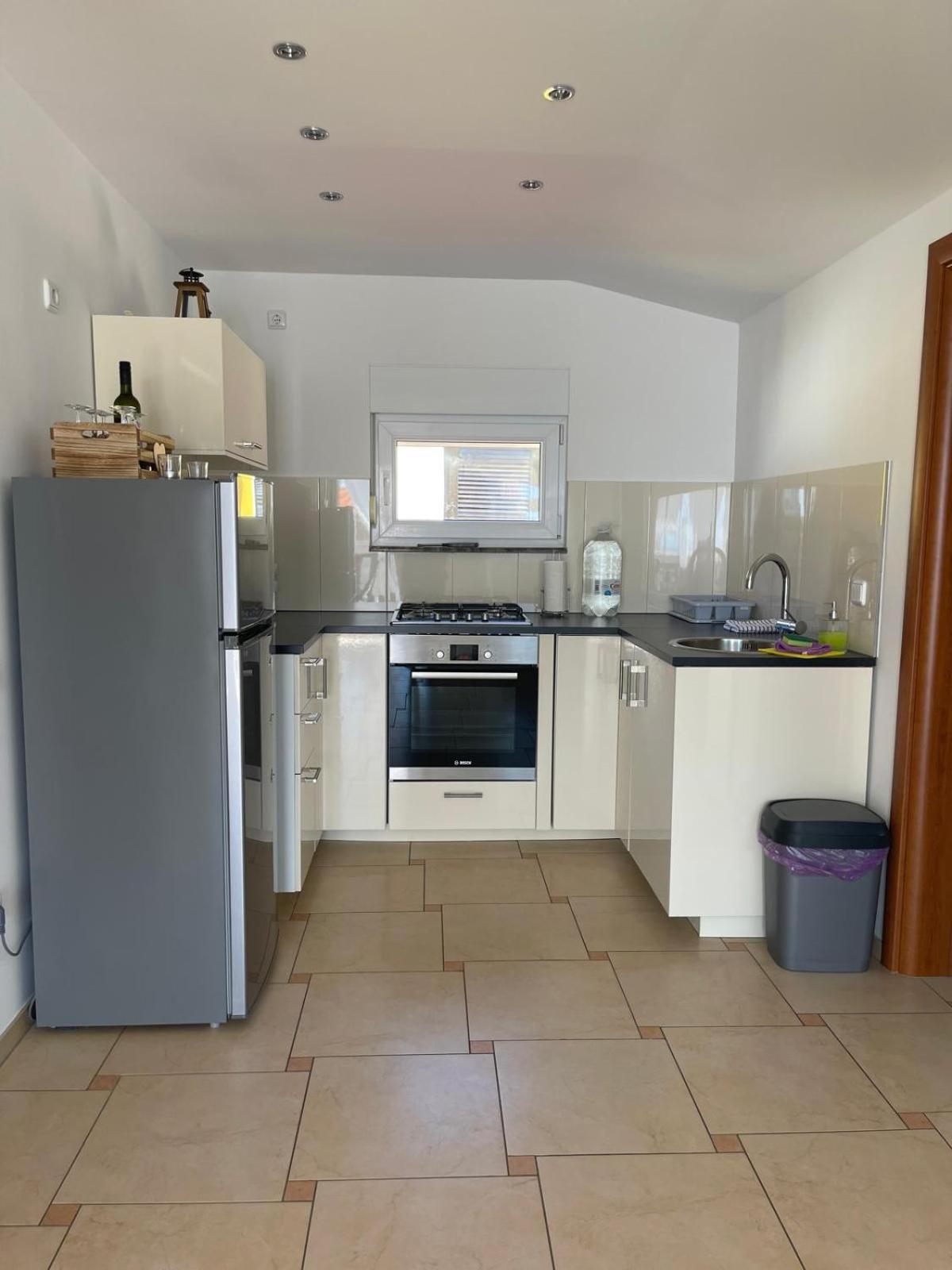 Sinisa Apartman วีร์ ภายนอก รูปภาพ